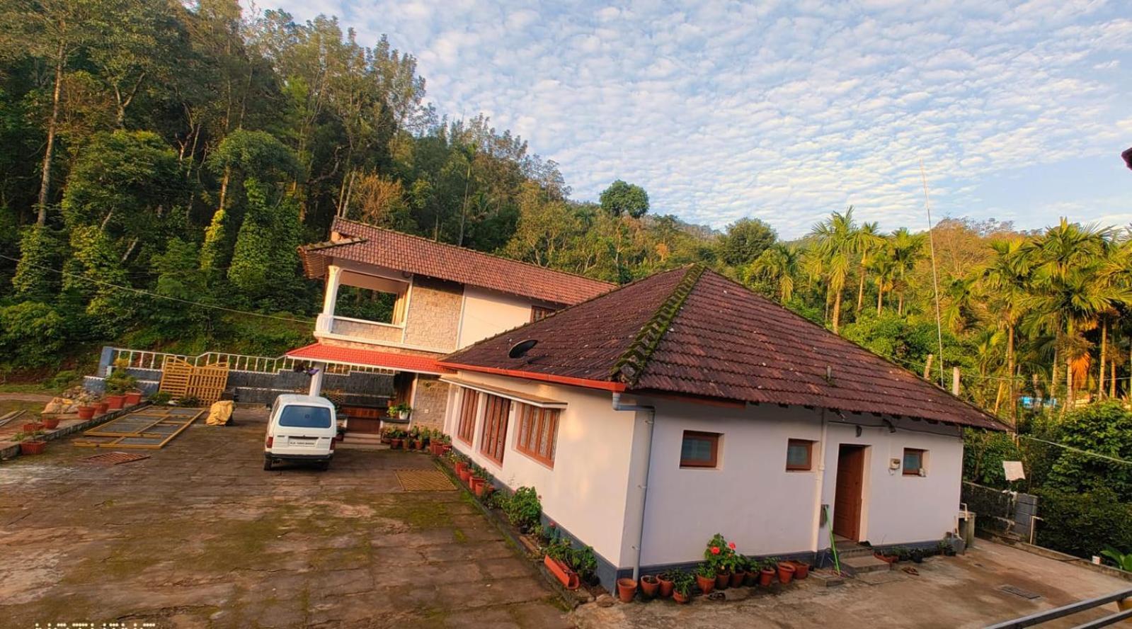 Coorg Divine Spark Home Stay Suntikoppa Bagian luar foto