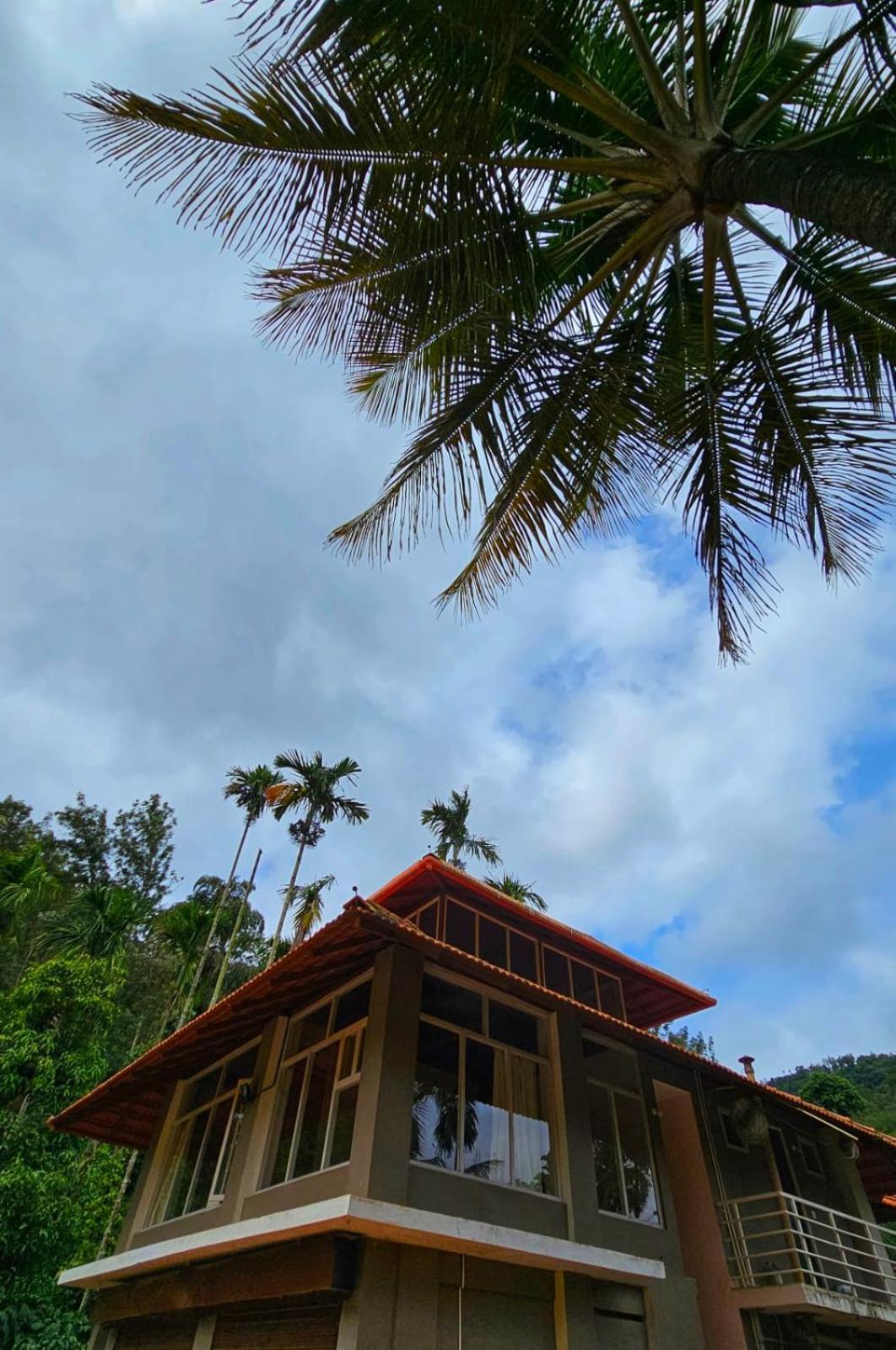 Coorg Divine Spark Home Stay Suntikoppa Bagian luar foto