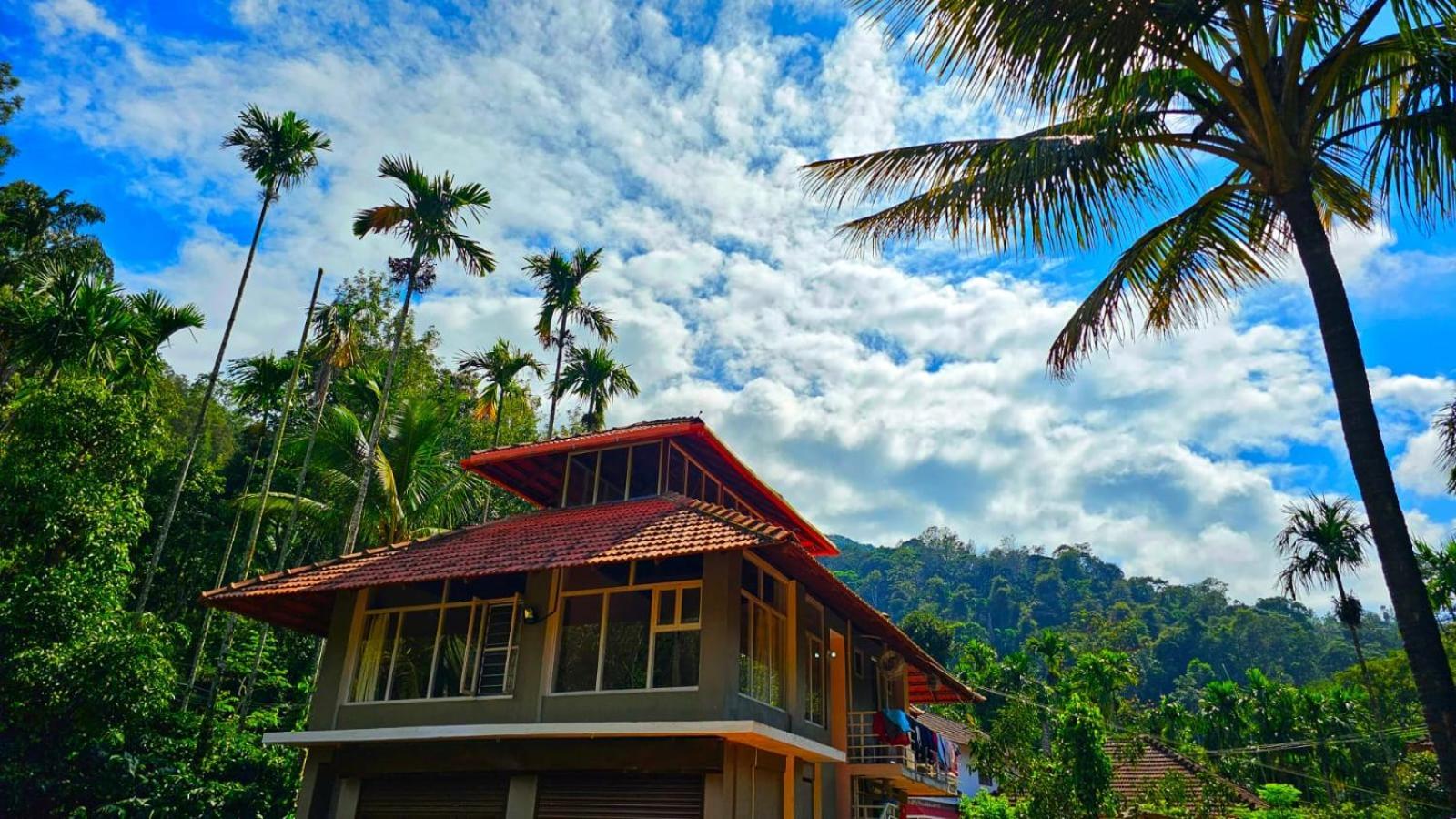 Coorg Divine Spark Home Stay Suntikoppa Bagian luar foto